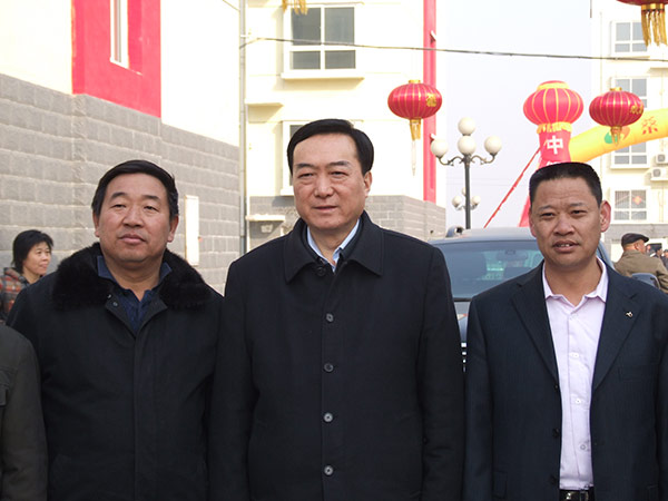 原河北省省长陈全国到立博线缆集团视察，，，，，并与黄儿营西村党委书记宁小五、立博线缆集团董事长雷国玺合影留念。。。。。。